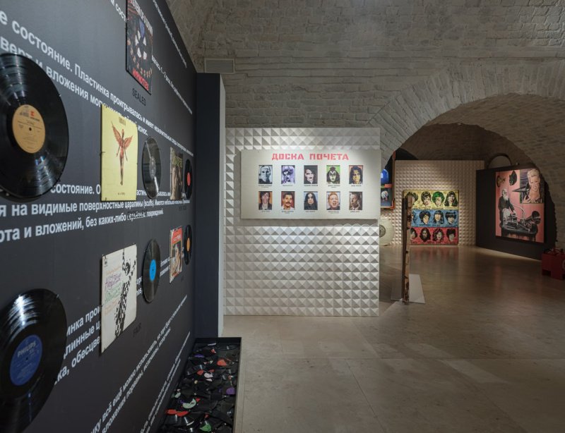 Музыка в интерьере: в Центре современного искусства AZ/ART открылась выставка «Третье ухо» Музыка в интерьере: в Центре современного искусства AZ/ART открылась выставка «Третье ухо»