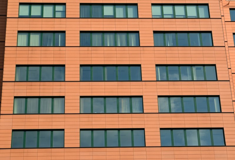 Инновации в облицовочных материалах: как выбор поверхностей влияет на внешний вид зданий