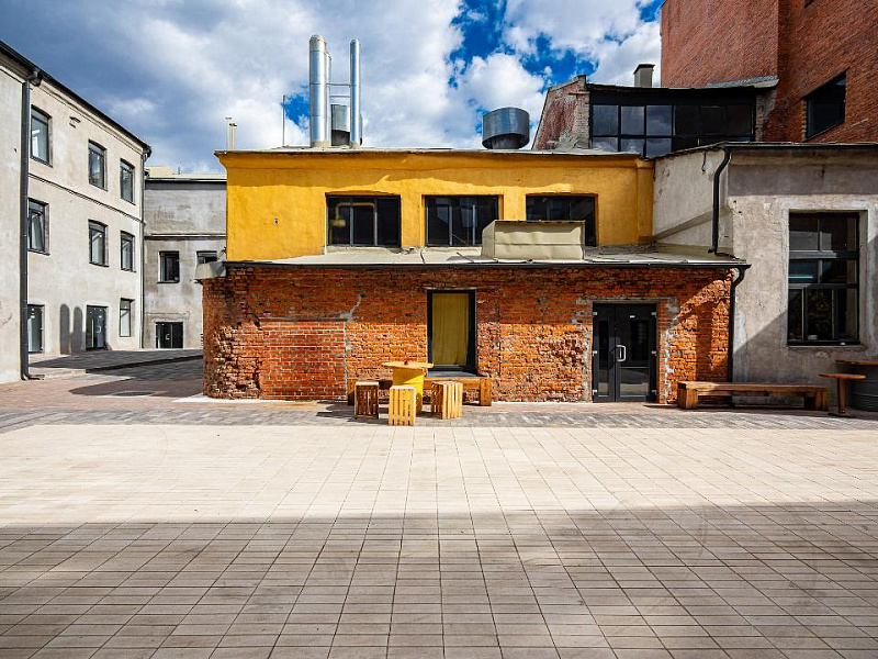 «Штурвалы» на фасадах, подземные этажи и мобильное озеленение: как формируются офисные креативные пространства Москвы