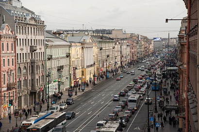 ﻿На пешеходные улицы Петербурга вернулись банки и сувенирные магазины   