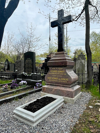 Шесть старинных надгробий отреставрировали на Введенском кладбище Москвы 